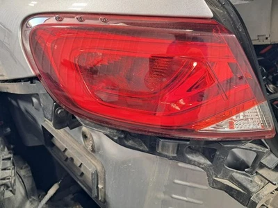 2015 Chrysler 200 Left Driver Tail Light Assembly OEM Used 99000 Miles Foto 1 de 4