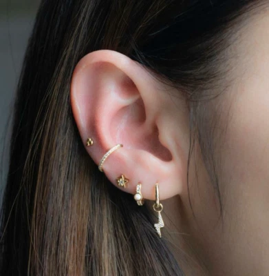 Pendientes de aro abierto de diamantes naturales de oro amarillo macizo de 14 k joyería Foto 1 de 3