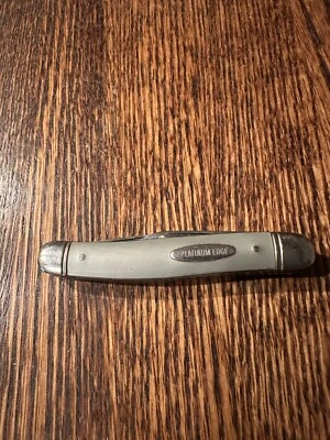 Navaja de Bolsillo Plegable Gato Borde Platino Imperial De Colección Hecha en EE. UU. USADA  Foto 1 de 4