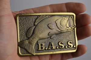 Basso vintage B.A.S.S. Fibbia per cintura in ottone pescatore da collezione sportiva - Foto 1 di 3
