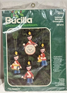 Bucilla Nadelspitze Spielzeug Soldat Kit #82110 Jeweled Stitchery Set 4 Ornamente - Bild 1 von 3