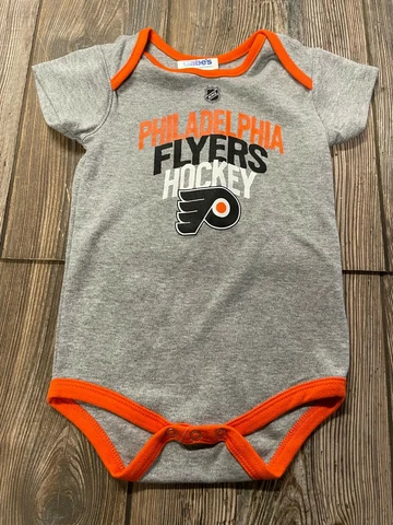 NWT Boys Philadelphia Flyers Gray/Orange Short Sleeve Creeper Outfit 24 Months Cover