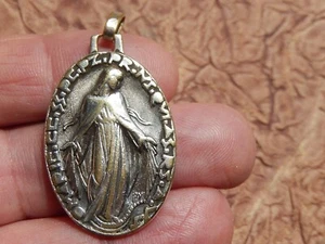 MEDAILLE MIRACULEUSE MARIE GRACES ART DECO SIGNEE PY FERNAND - Foto 1 di 9