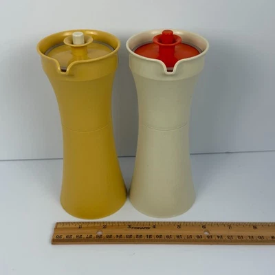 Vintage Tupperware olio e aceto cruets set 848-16 anni 70 raccolta mandorla oro - Immagine 1 di 4