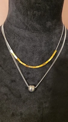 Collar romano Park Lane de dos tonos en capas con barra de oro y diseño de cuentas de plata Foto 1 de 3