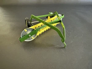 Vintage ERTL John Deere Hay Rake 1:16 Scale Diecast & Plastic #5686 - Picture 1 of 4