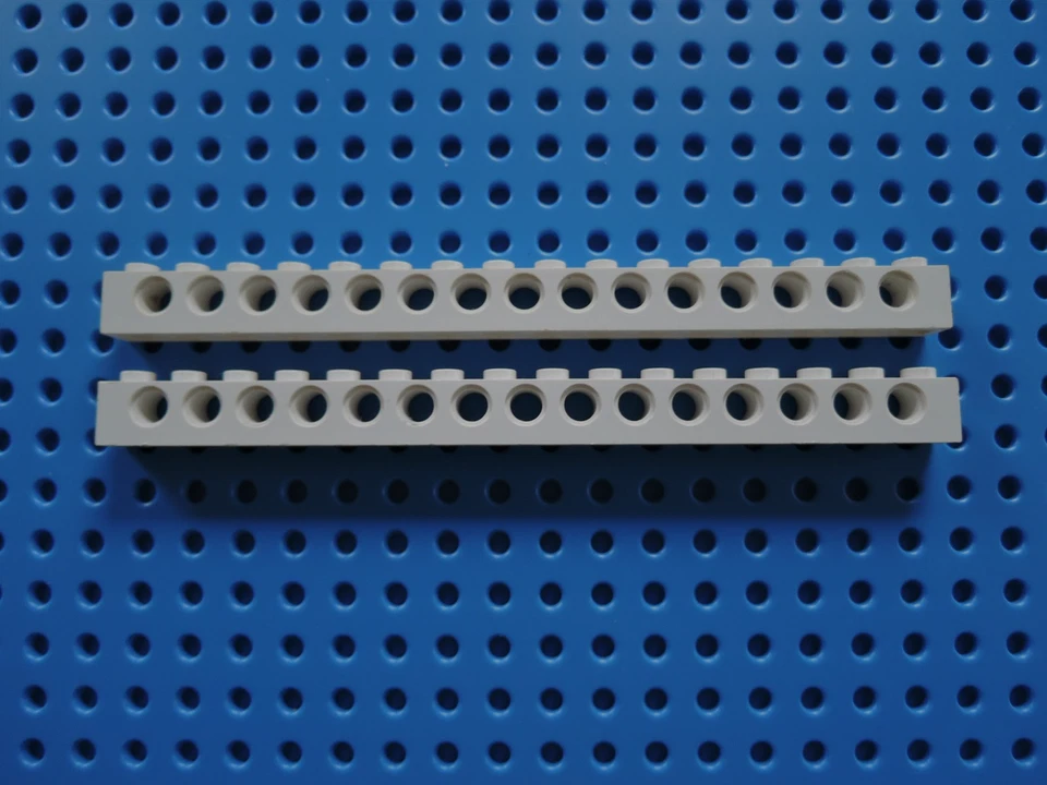 LEGO 2 x Technic Lochbalken 3703 1x16 15 Löcher  weiß B-Ware - Bild 1 von 1