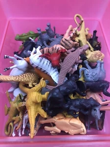 Lote mixto de figuras de animales salvajes de safari zoológico realista de plástico de colección 50+ piezas - Imagen 1 de 9