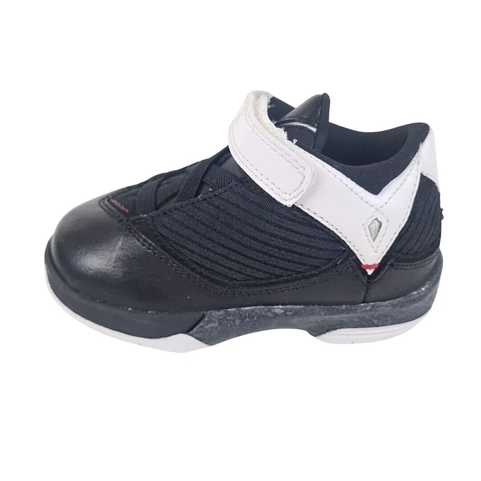 Zapatilla deportiva Nike Air Jordan 2009 para niños pequeños 343604 062 negra/blanca talla 5,5 C Foto 1 de 4