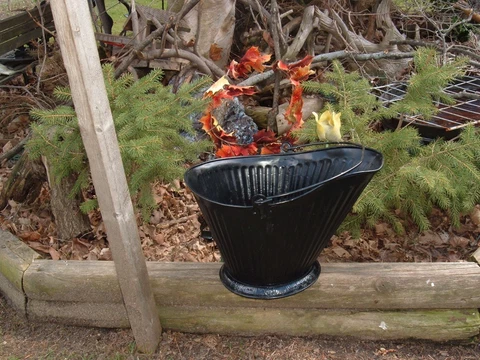 no.17 antique farm coal ash metal bucket scuttle porch yard art flower planter Cover
