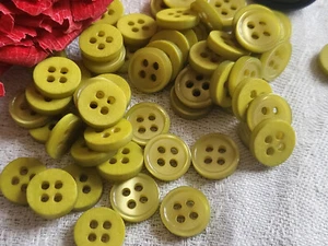 Lot 36 petits boutons vintage vert nacré 4 trous diamètre 1 cm ref 3407 - Picture 1 of 2