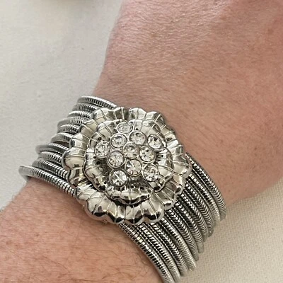 Pulsera Premier Designs Flor Estrás Cadena Serpiente Multistrand Tono Plata Foto 1 de 4