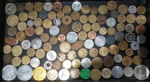 Lote de 100+ Colección de Fichas Diferentes Arcade Comercio Político Buena Suerte Impuestos Etc - Imagen 1 de 3