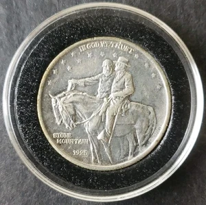Medio dólar de plata Stone Mountain 1925 50c en cápsula - Imagen 1 de 2