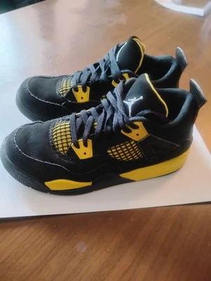 Tamanho 1 (PS) - Jordan 4 Retro 2023 Mid Thunder - Imagem 1 de 4