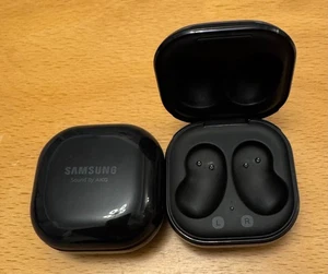 Genuine Samsung Galaxy Buds Live SM-R180 Charging Case ONLY - Picture 1 of 10