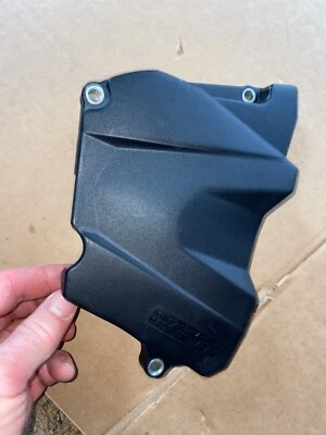 Cubierta piñón del motor delantero Yamaha R6 YZF-R6 5SL-15418-00-00 03 04 05 2003 2004  Foto 1 de 4