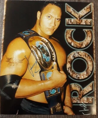 Foto autógrafa de Dwayne the Rock Johnson 8x10 Wrestlemania autógrafo certificado de autenticidad mundial  Foto 1 de 2