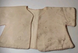Antiguo topping bebé satinado con franela forro marfil elegante borde bordado... - Imagen 1 de 13
