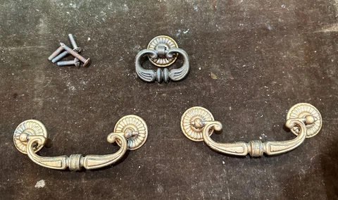 3 VTG Brass Gold Drawer Cabinet Door Pulls Brass Art Deco Hollywood Regency 1365 Cover