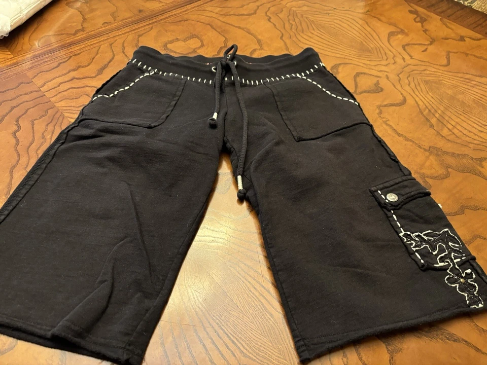 Twisted сердце длинный хлопок вышитый с карманами шорты P или XS - Изображение 1 из 4