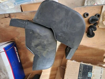 NOS 1974-1977 CHEVROLET VEGA ACCESORIO DELANTERO PARACHOQUES PROTECTORES 994652 1 PAR Foto 1 de 3