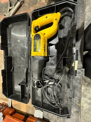 DeWalt DW303M Reciprocating Saw with Case SAWZA  AK Foto 1 de 2
