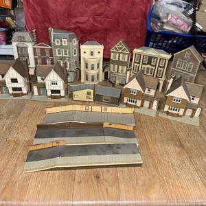 Lot Of Superquick OO Gauge Paper Cut Buildings Platform  - Picture 1 of 12