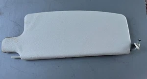 Par de parasoles VW Bug Beetle, blanco roto, nunca instalados - Imagen 1 de 7