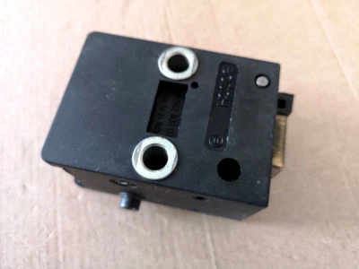 BOSCH 0842-900-300 PNEUMATIC STOP GATE   STOCK# S1892 - Image 1 of 3