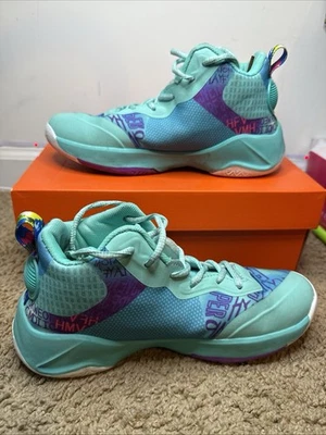 Basketball Shoes Size 5.5 - Image 1 of 4