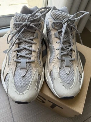 Talla 11.5 - Adidas Yeezy Boost 700 V2 Crema Foto 1 de 4