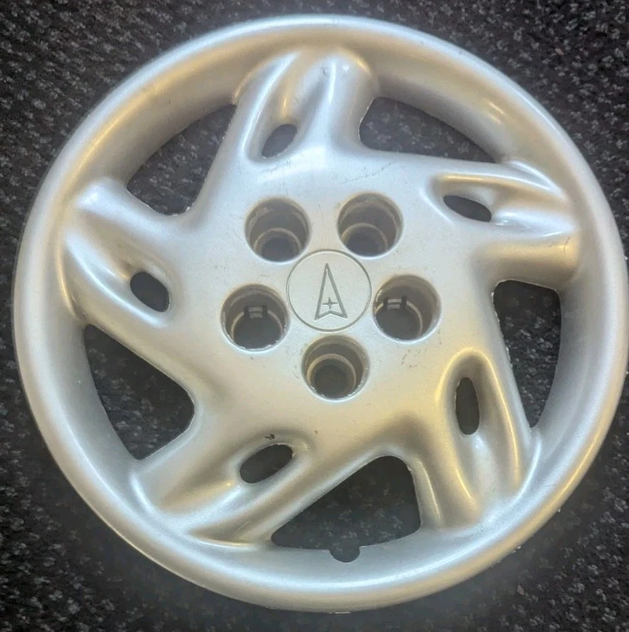 1995-1998 PONTIAC GRAND AM/SUNFIRE 14 INCH WHEEL COVER #9592477 - Image 1 of 4