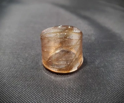Precioso anillo brillante de vidrio soplado a mano marrón dorado con lámina de plata talla 9,25 Foto 1 de 4