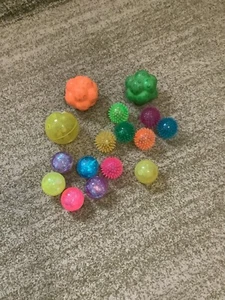 Lot Of 16 Balls - Colorful - Kids - Picture 1 of 1