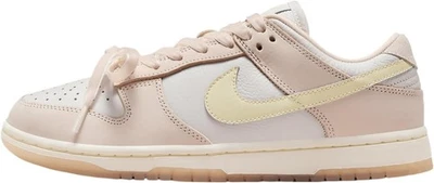 Mujer Nike Dunk Low PRM Rosa Claro Suave/Leche de Coco (FB7910 601) Foto 1 de 4