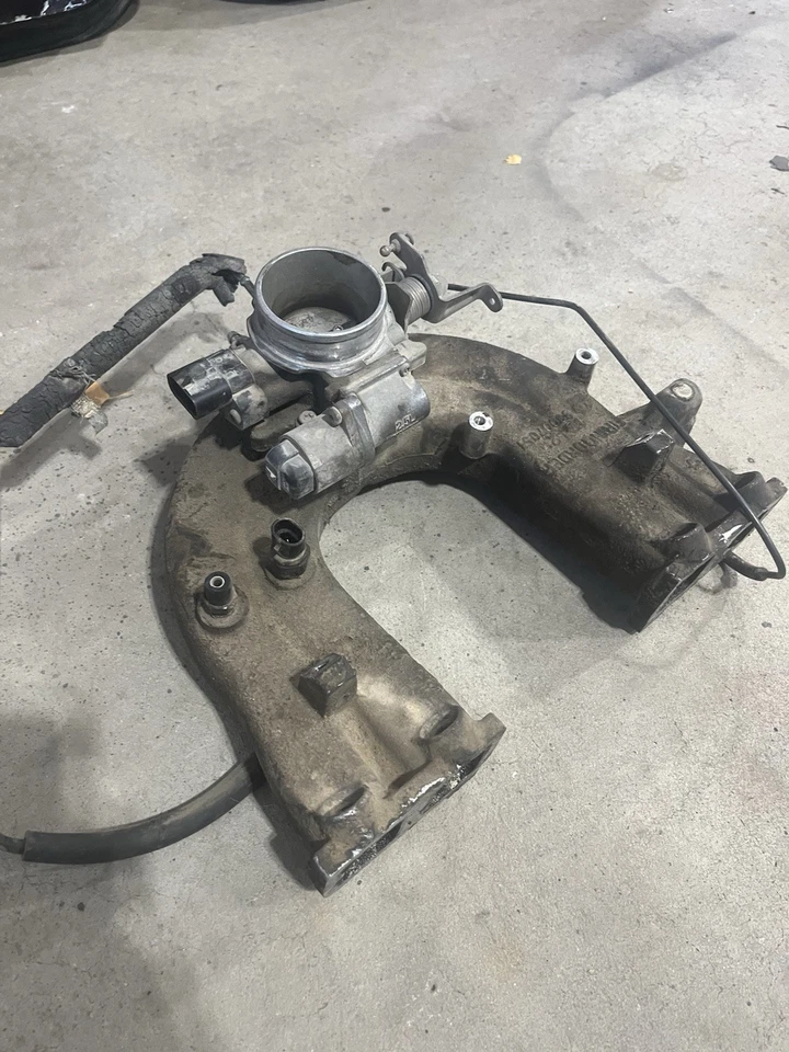 Jeep Wrangler YJ 1991-1995 2.5 4-Cyl Intake Manifold Throttle Body OEM - Image 1 of 4