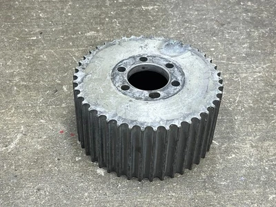 Polea, Soplador, 13,9 mm, Magnesio, para correa de 3" de ancho, orificio de registro de 2", 42 dientes Foto 1 de 4