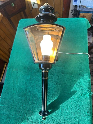 Aplique grande de porche con linterna de latón acabado negro años 70, Bev. Vidrio, envío y devolución gratuitos Foto 1 de 4