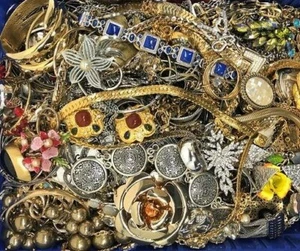 Nice Jewelry Lot ALL GOOD Wear Resell Vintage Now 12 Pc Earring Brooch Necklace - Picture 1 of 12