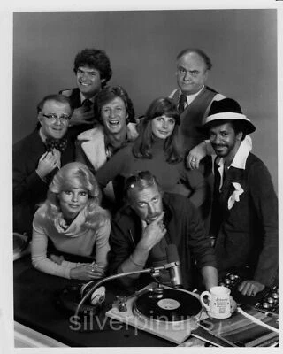 Orig 1978 Loni Anderson “WKRP in CINCINNATI” Cast Portrait.. CBS-TV Premiere! - Image 1 of 2