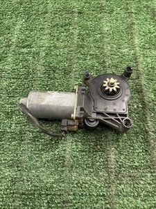 96-02 Mercedes W210 E320 E430 E55 OEM Right Front Door Window Motor 0130821671 - Picture 1 of 7