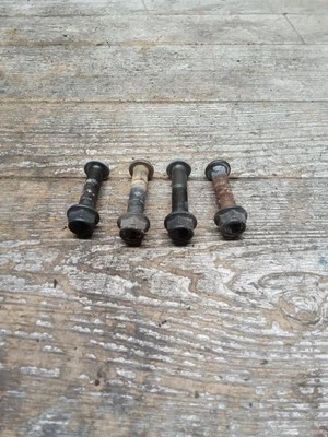 2004 04 03-05 Yamaha YZF-R6 YZFR6 trasero trasero subchasis montaje accesorios pernos Foto 1 de 4