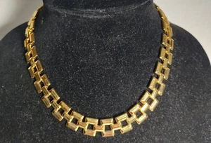 Collar de eslabón trifari en tono dorado. 16" - Imagen 1 de 4