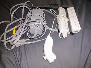 Nintendo Wii OEM Accessory Bundle Sensor bar, Power & AV Cable + 2 Controlers