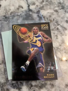 1997-98 Skybox Z-Force ZForce Star Gazing #2 Kobe Bryant Rare Insert Foil Card C - Bild 1 von 24