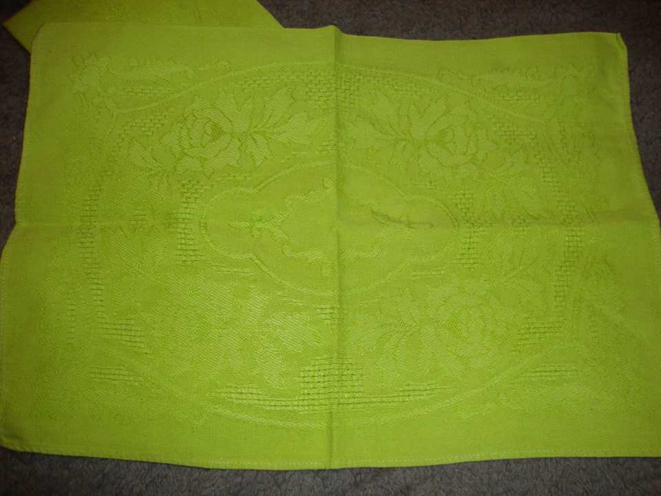 VINTAGE Lot (2) Lime Green Floral Fabric Napkins Table Linens 16" x 11"      C10 - Image 1 of 3
