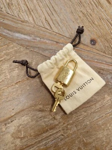 Original Louis Vuitton Vorhängeschloss & Schlüssel mit Staubbeutel - Bild 1 von 2