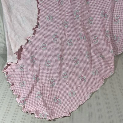 Rara Difícil de Encontrar Manta Bebé Rosa Invierno Conejitos con Bufandas Sombreros y Copos de Nieve K1 Foto 1 de 4