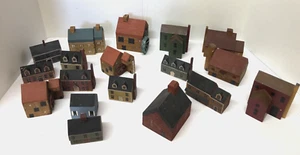 Lote de mini casas de madera pintadas a mano de arte popular vintage (18) algunas firmadas - Imagen 1 de 12